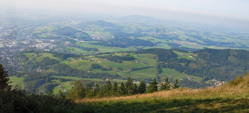 Datei:Heubergansicht vom Gaisberg.jpg