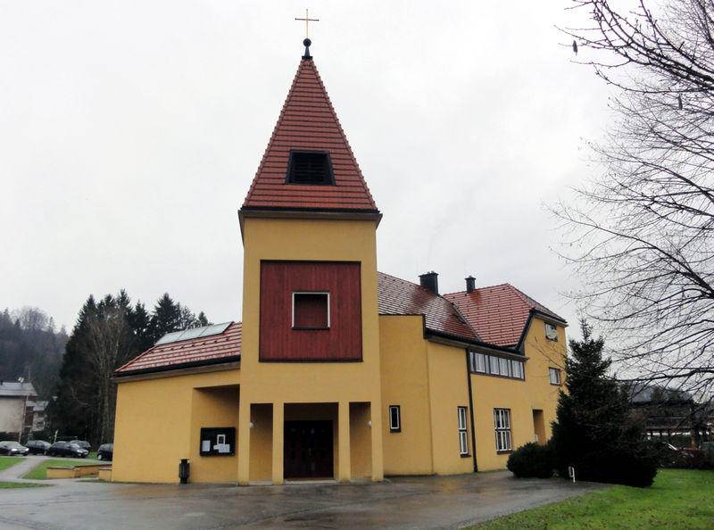 Datei:Kirchenzntrum Fürstenbrunn.jpg