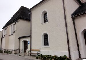 Pfarrkirche Lamprechtshausen, Südseite.jpg