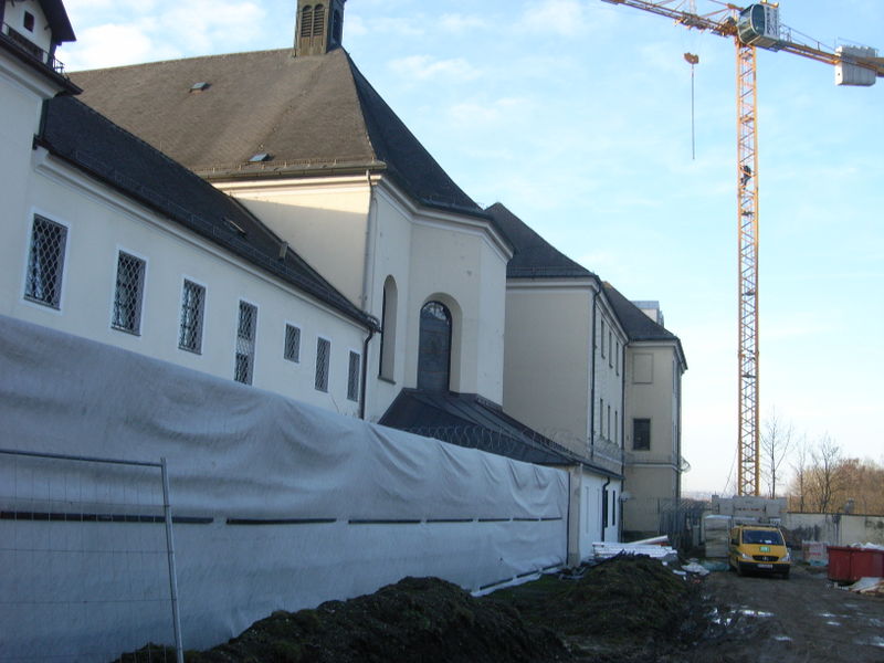 Datei:Suben hohe mauern.jpg