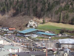 Watzmanntherme vom Meditationsweg aus.jpg