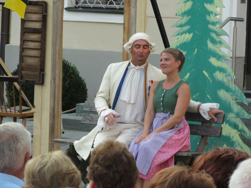 Datei:Sommer Bühne Mondsee IMG 3988.JPG