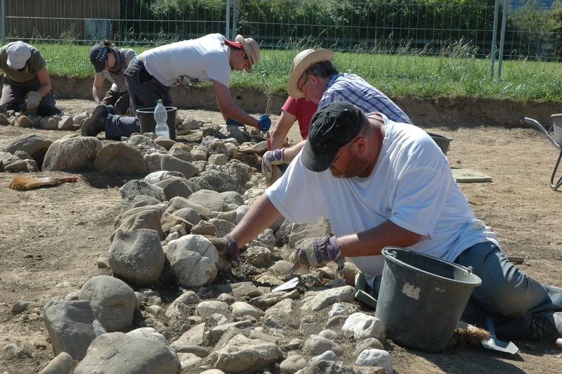 Datei:Archäologische Grabungen in Pfongau 2015 02.JPG
