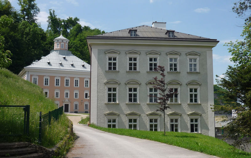 Datei:Edith Stein-Haus und Edmundsburg.jpg