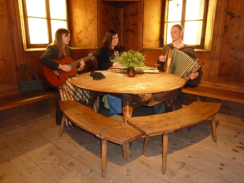 Datei:Heubodn Musi, Saalfelden.jpg