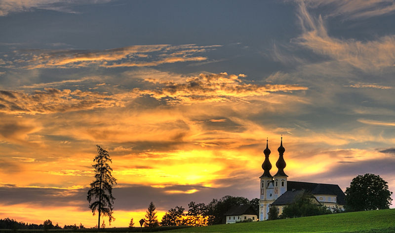 Datei:Maria Buehel Wallfahrtskirche Stimmung.jpg