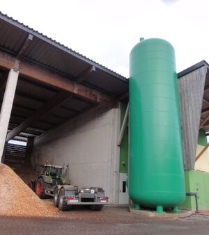 Neuer Heisswasserspeicher beim Fernheizwerk in Vetterbach.JPG