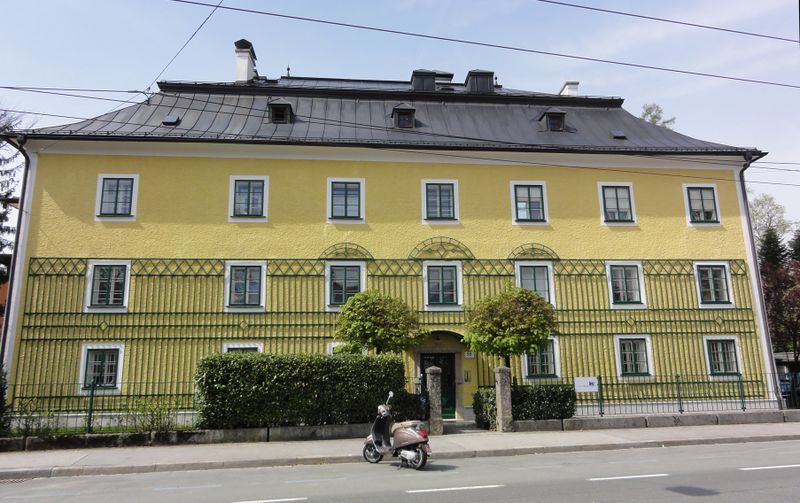 Datei:Nonntaler Hauptstraße 58; ehemals fürsterzbischöflicherGestüthof, Verwalterhaus, denkmalgeschütztes Objekt.jpg