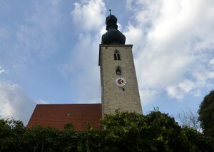Pfarrkirche Tyrlaching, Südansicht.jpg
