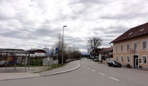 Südliche Einfahrt in Surheim.jpg