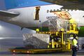 Uzbekistan Airlines brachte medizinisches Material 11.jpg