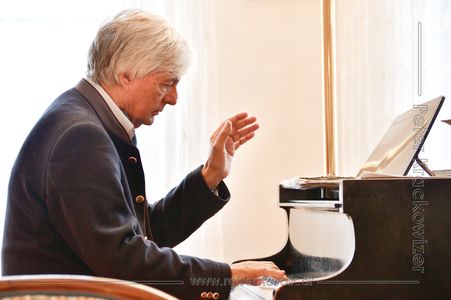 Josef Wallnig Klavier 03.jpg