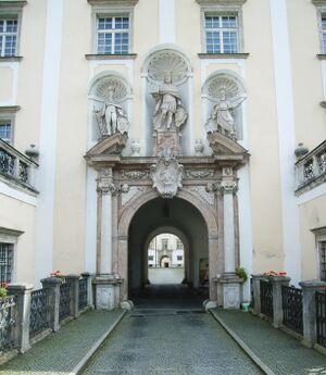 Stift Kremsmünster Portal.jpg