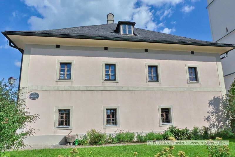 Datei:Dekanatshof Köstendorf 02.jpg
