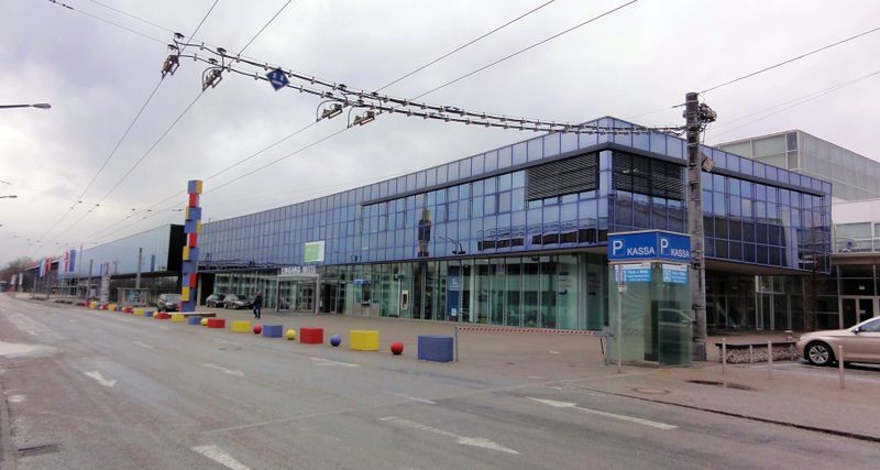 Datei:Messezentrum, südwestliche Ansicht.jpg