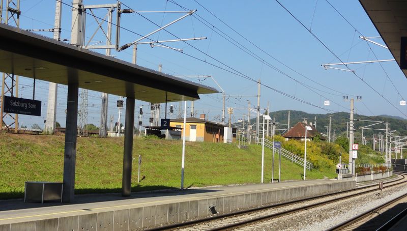 Datei:S-Bahn-Haltestelle Salzburg-Sam.jpg
