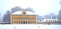 Schloss Frohnburg, mit Nebengebäude.jpg