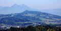 Eugendorferberg, dahinter Staufen und Zwiesel.jpg
