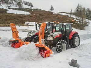 Großglockner Hochalpenstraße Schneeräumung 12 April 2016 11.jpg
