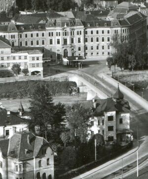 Mobil-Tankstelle auf dem Rudolfsplatz Salzburg Museum InvNr-Foto-45501.jpg