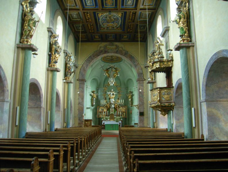 Datei:Pfarrkirche Obertrum Innenansicht A.jpg