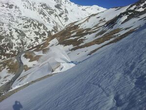 Großglockner Hochalpenstraße Schneeräumung 12 April 2016 08.jpg