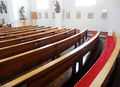 Kirchenbänke in Schleedorf.jpg