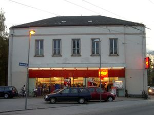 Maxglan - Ehemaliges Kinogebäude.jpg