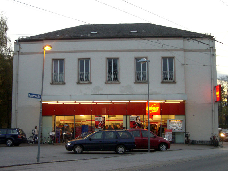 Datei:Maxglan - Ehemaliges Kinogebäude.jpg