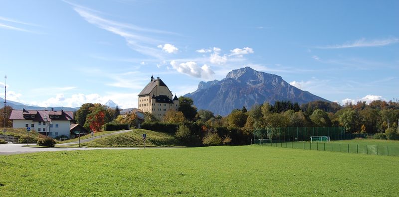 Datei:Schloß Goldenstein in Elsbethen.jpg