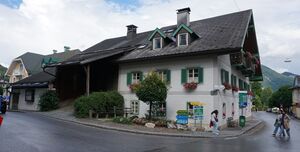 Ehemaliger Bauernhof am Mozartplatz in St. Gilgen.jpg