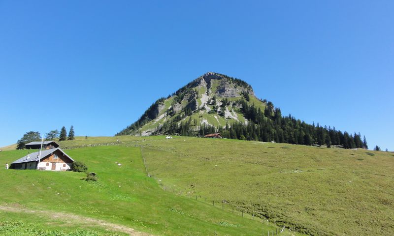 Datei:Genneralmen mit dem Holzeckgipfel.jpg