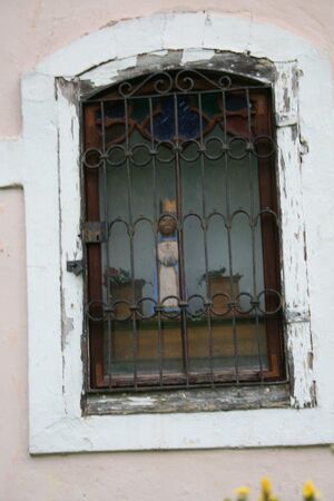 Guggenthal Vandalenakte Schloss Nische intakt 01.jpg