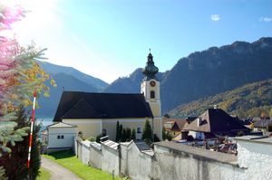 Pfarrkirche Unterach, Westansicht.jpg