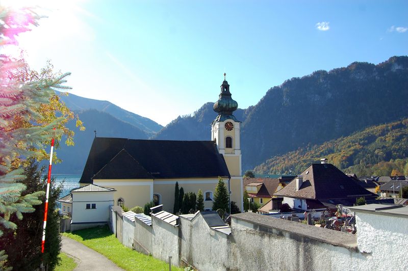 Datei:Pfarrkirche Unterach, Westansicht.jpg