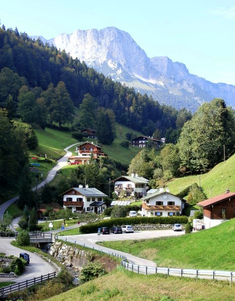 Datei:Ausblick zum Untersberg.jpg