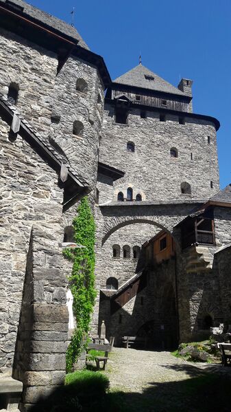 Datei:Burg Finstergrün 1 (15).jpg