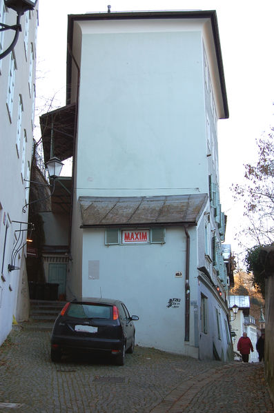 Datei:Nachtlokal in der Herrengasse.jpg