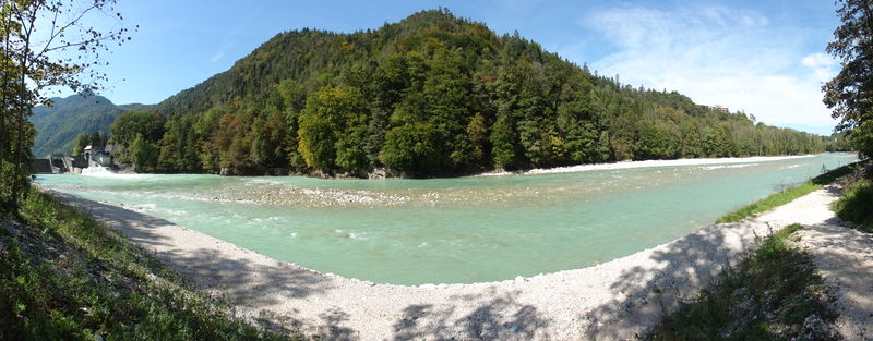 Datei:Saalachpano unterhalb des Saalachkraftwerkes in Bad Reichenhall.JPG