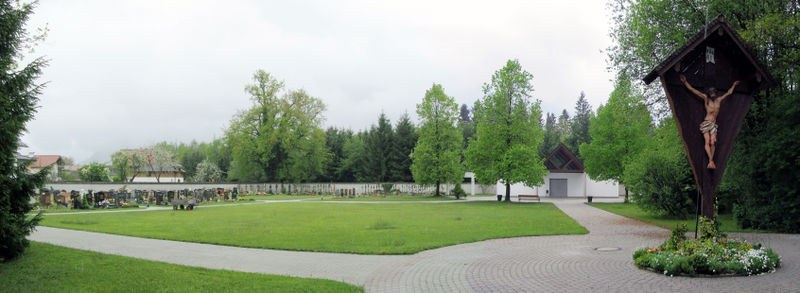 Datei:Friedhof St. Vitalis, Nordansicht.JPG