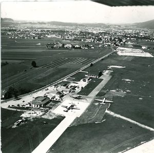 Salzburg Airport Vorfeld 1956.jpg