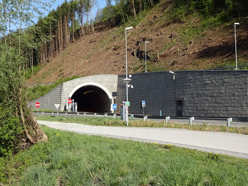 Datei:Schönbergtunnel 01.jpg