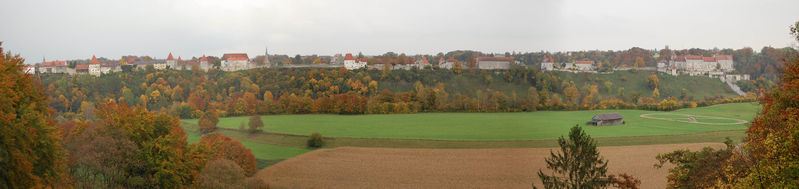 Datei:Burghausen Burgansicht v. West.jpg