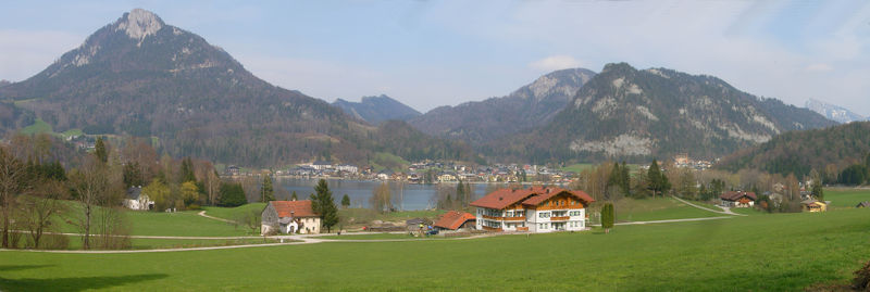 Datei:Fuschl v. Westen Panoramabild 1.JPG