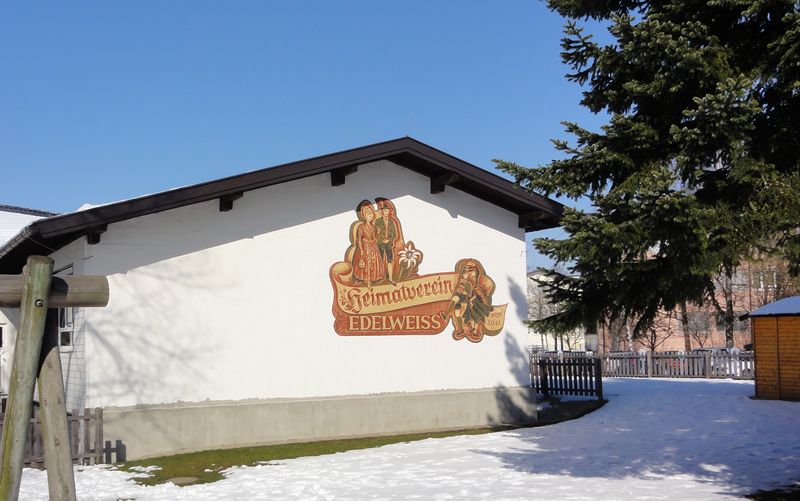 Datei:Vereinsheim vom Heimatverein Edelweis.jpg