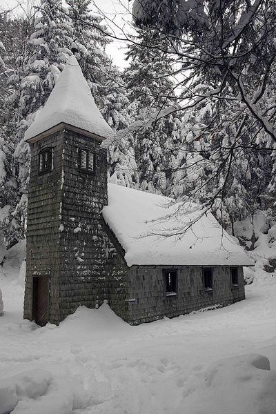 Datei:Wilhelmskapelle Sankt Koloman Winter.jpg