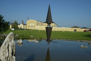 Brauerei mit Wächter der Natur.jpg