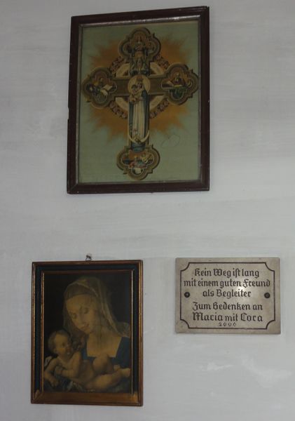 Datei:Innenaufname in der Weinbergkapelle.jpg