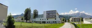 Neues Mutterhaus der Halleiner Schullschwestern am Aubauernweg mit Schlossansicht.jpg