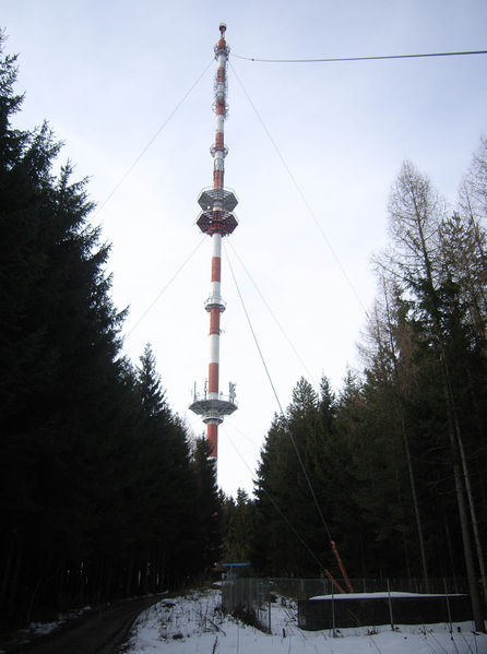 Datei:Sendeanlage am Högl.jpg